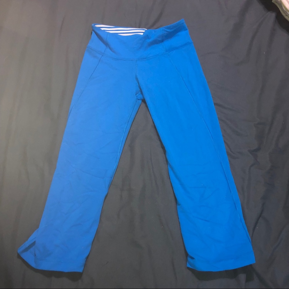 Summer Blue Three-Quarters Lululemon Workout Pants